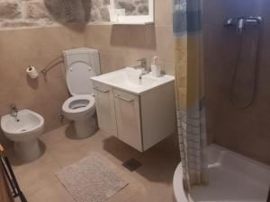 Koupelna v ubytování Seaside house for families with children Skrivena Luka, Lastovo - 24059