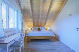 a bedroom with a bed with a wooden ceiling at Am Hafen 21 in Zislow