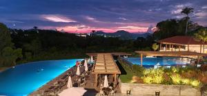 a resort with a pool and a wooden bridge at Resort Quinta Santa Barbara in Pirenópolis +15 photos