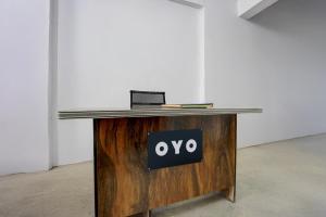 a desk with a laptop on top of it at SPOT ON RED DIAMOND HOTEL & SWEET RESTAURANT in Phāphāmau