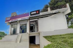 a white building with a sign on top of it at SPOT ON RED DIAMOND HOTEL & SWEET RESTAURANT in Phāphāmau +20 photos