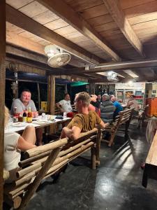 Επισκέπτες που μένουν στο Sweet Jungle Bungalows +123 φωτογραφίες