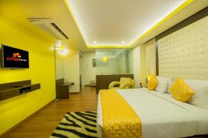 TV a/nebo společenská místnost v ubytování Hotel Kapish Smart-All Pure Veg
