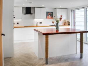 Η κουζίνα ή μικρή κουζίνα στο Top House - Uk50644