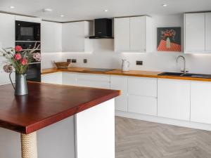 Η κουζίνα ή μικρή κουζίνα στο Top House - Uk50644