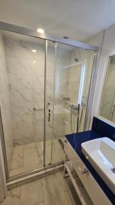 O baie la BLACK SEA ORBI APARTAMENT s +10 fotografii