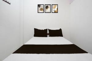 Postel nebo postele na pokoji v ubytování Hotel O Vijay Palace