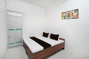 Postel nebo postele na pokoji v ubytování Hotel O Vijay Palace