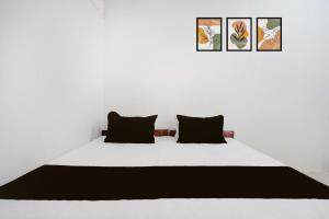 Postel nebo postele na pokoji v ubytování Hotel O Vijay Palace