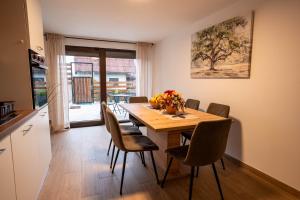 Kuchyň nebo kuchyňský kout v ubytování Riverside Home Laura + 26 fotografií