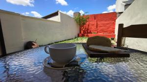 a cup of coffee sitting on top of a table at Espacio Inn zona Kempes in Córdoba