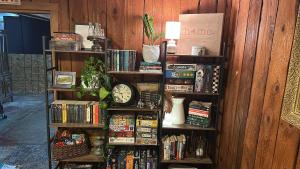 Knihovna v bed and breakfast + 5 fotografií