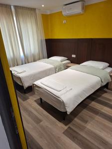 Postel nebo postele na pokoji v ubytování Apartament LaPassione Tecuci + 11 fotografií