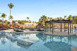 Bazén v ubytování Grand Palladium Punta Cana Resort & Spa - All Inclusive nebo v jeho okolí