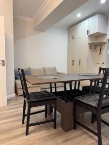 Φωτογραφία από το άλμπουμ του Sunrise House by Lake & Nature στο Kισινάου