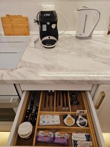 Η κουζίνα ή μικρή κουζίνα στο White Central Apartment