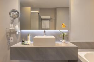 a bathroom with a sink and a mirror at Blue Tree Premium Florianópolis in Florianópolis