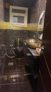 a black bathroom with a sink and a mirror at شقة مفروشة سوبر لوكس علي النيل in Mansoura
