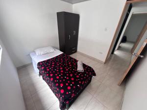 a bedroom with a bed with polka dot sheets at Casa Amplia y Cómoda - Estrato 5 in Manizales +2 photos