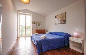 Ένα ή περισσότερα κρεβάτια σε δωμάτιο στο Awesome Apartment In Casal Velino With Wifi