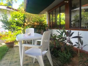 Aed väljaspool majutusasutust Amitie Chalets Praslin