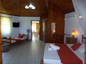 Voodi või voodid majutusasutuse Amitie Chalets Praslin toas