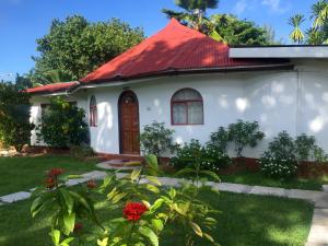 Aed väljaspool majutusasutust Amitie Chalets Praslin