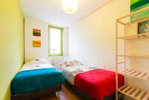 Un pat sau paturi într-o cameră la Appartements Saint-Front