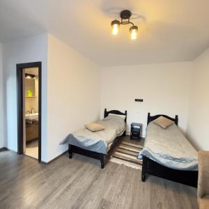 Ένα ή περισσότερα κρεβάτια σε δωμάτιο στο Coltul Verde de pe Deal +27 φωτογραφίες