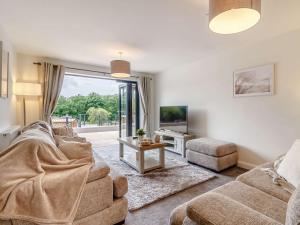 Μια τηλεόραση ή/και κέντρο ψυχαγωγίας στο 2 Bed in Usk 87949