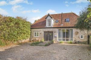 CharminsterにあるRuth'sの前に私道がある古い石造りの家