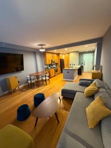 Kuchyň nebo kuchyňský kout v ubytování Trio Apartment