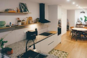 Η κουζίνα ή μικρή κουζίνα στο Slow Living Apúlia +1 φωτογραφίες