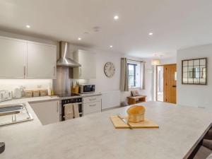 Η κουζίνα ή μικρή κουζίνα στο 2 Bed in Usk 87948 +13 φωτογραφίες