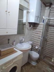 Koupelna v ubytování Vijecnica Tuzlaks apartments + 46 fotografií