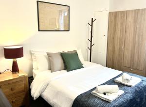 Postel nebo postele na pokoji v ubytování Guest and the City - Group Bookings + 28 fotografií