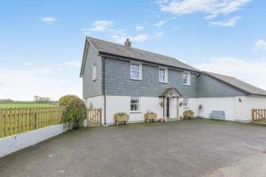 Werringtonにある3 Bed in Yeolmbridge 41848の大白い家