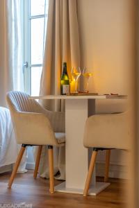 Nápoje v ubytování La Cadurcienne "Love room" jacuzzi & pièce secrète Cahors centre historique