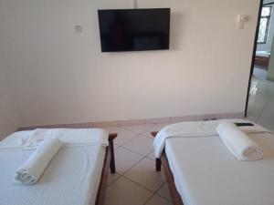 Μια τηλεόραση ή/και κέντρο ψυχαγωγίας στο Cosy ensuite room,in a spacious apartment near CBD TF1 +2 φωτογραφίες