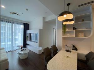 a living room with a table and chairs and a television at Hommit - Căn hộ View Bể Bơi 3 Phòng ngủ, 2 vệ sinh - Tòa Masteri A, Vinhomes Smart City in Phú Thú