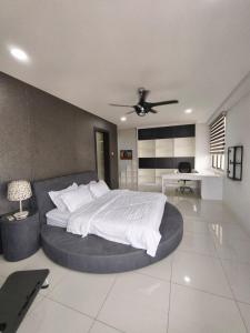 Postel nebo postele na pokoji v ubytování RoomB w attached bathroom w bathtub