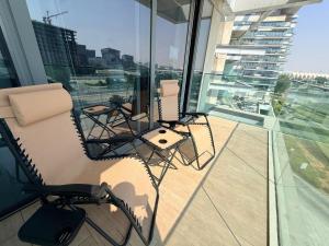 Μπαλκόνι ή βεράντα στο Yas Island Mayan 2 Junior 1 Bed by Central Stay