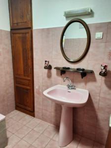 Koupelna v ubytování Appartement avec accès jardin + 7 fotografií