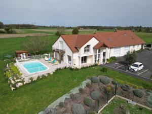 an aerial view of a house with a swimming pool at GITE MONTGOLFIÈRE 6 PERSONNES in Châtellerault