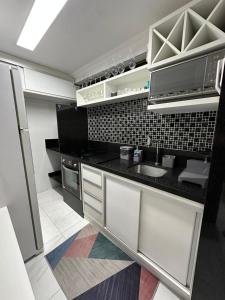 Η κουζίνα ή μικρή κουζίνα στο Boulevard Cabo Branco 204