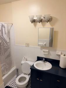 Ένα μπάνιο στο The Park Ave Studio