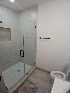 Ένα μπάνιο στο beautiful townhome in the brownsville area