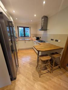 Kuchyň nebo kuchyňský kout v ubytování Sealladh Mor-Cottage in Lamlash, Arran