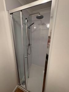 Vannituba majutusasutuses Spacious 3 Bed home situated in a beautiful area - SLEEPS 8 +24 fotot