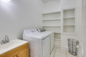 Φωτογραφία από το άλμπουμ του Shop, Dine and Unwind Dtwn Marshall Studio! σε Marshall +16 φωτογραφίες